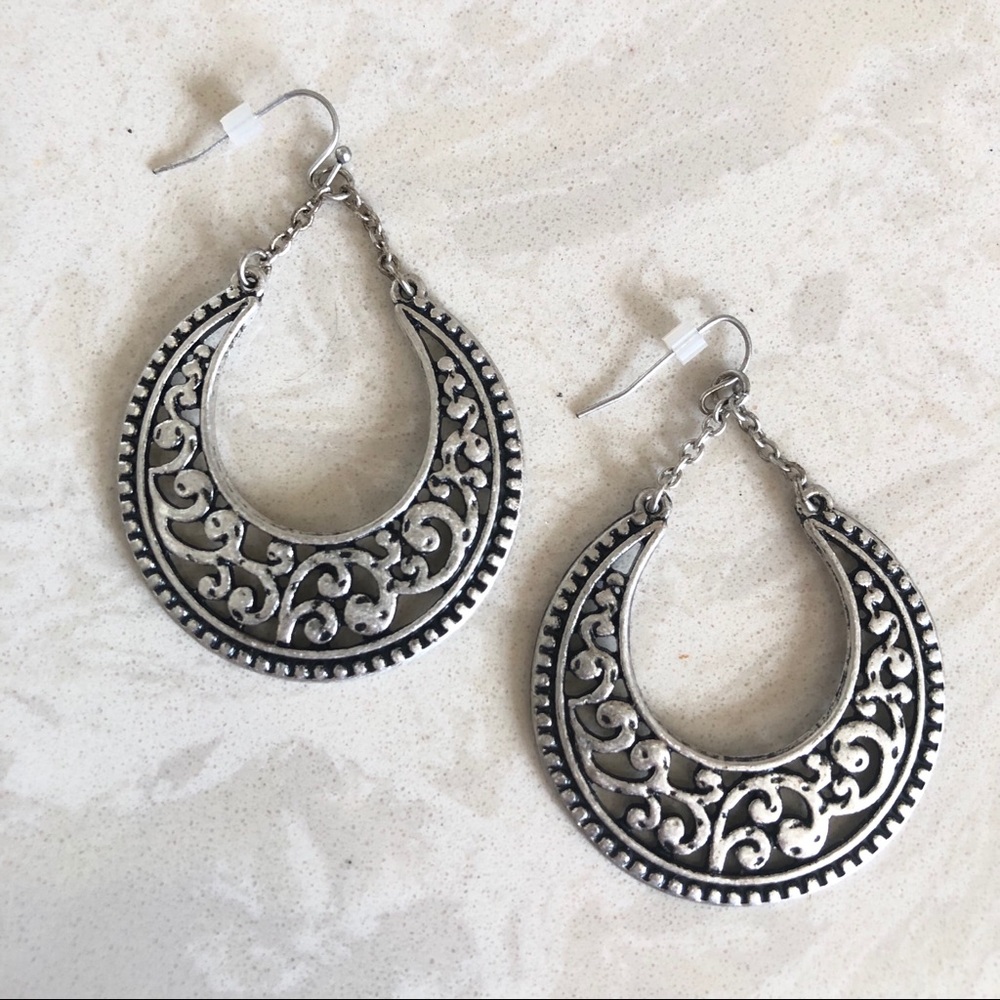 Premier Designs Vintage Lady Floral Drop Earrings